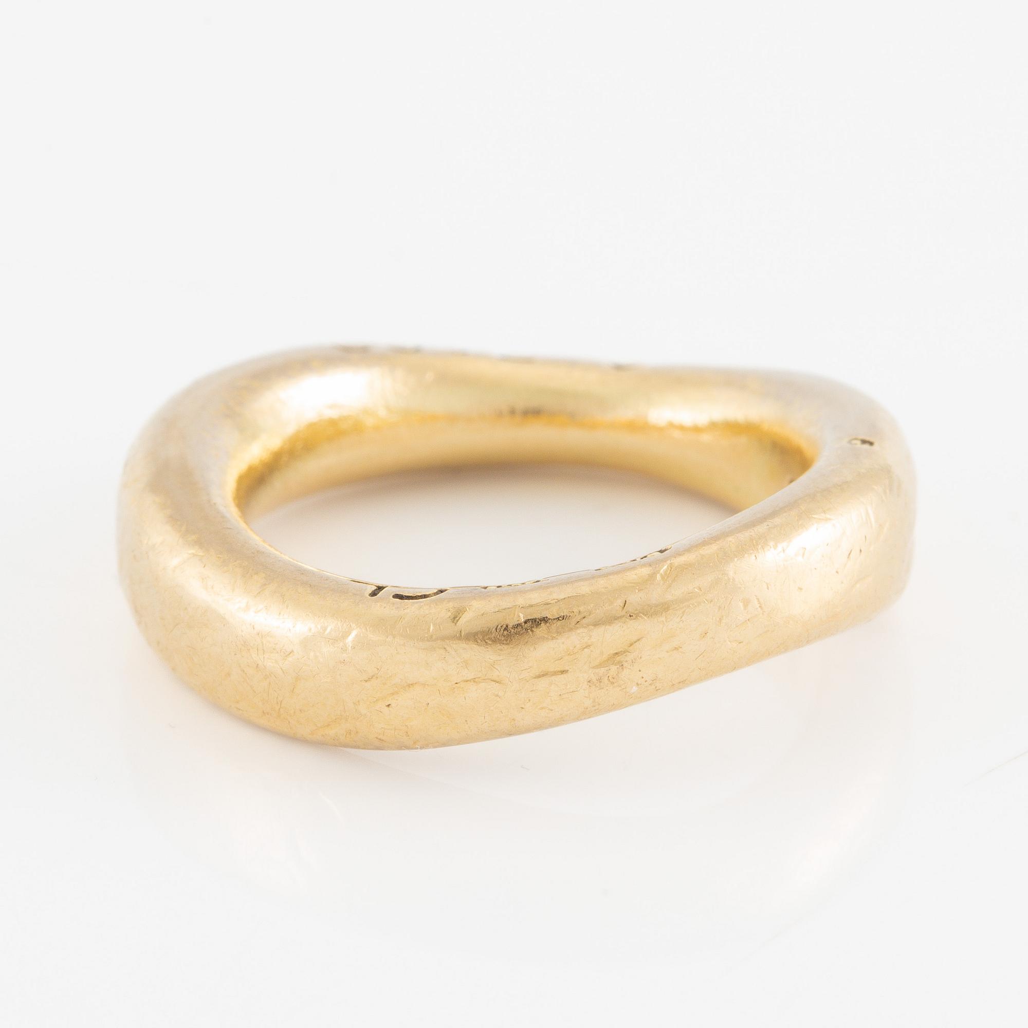 Ole Lynggaard, "Love ring", 18K gold with brilliant-cut diamonds.