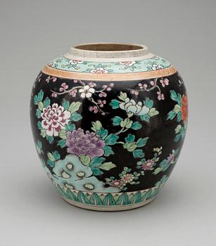 PENSELVAS och BOJAN, Kina, porslin, 1900-talets första hälft.