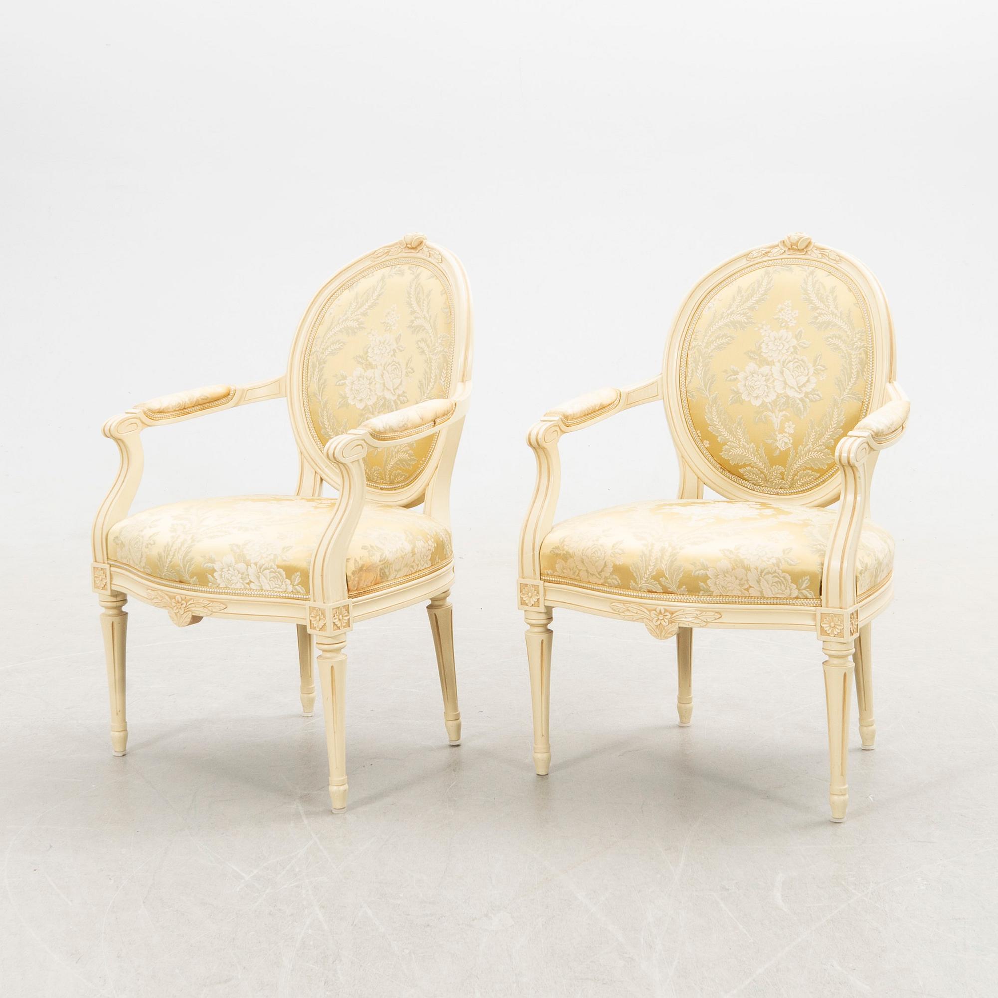 Karmstolar ett par Gustaviansk stil 1900-talets mitt.