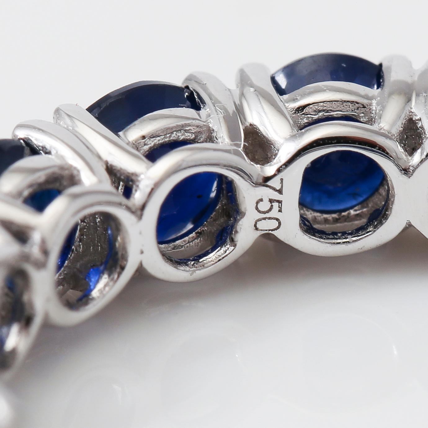 RING, blå safirer totalt ca 5,50 ct.