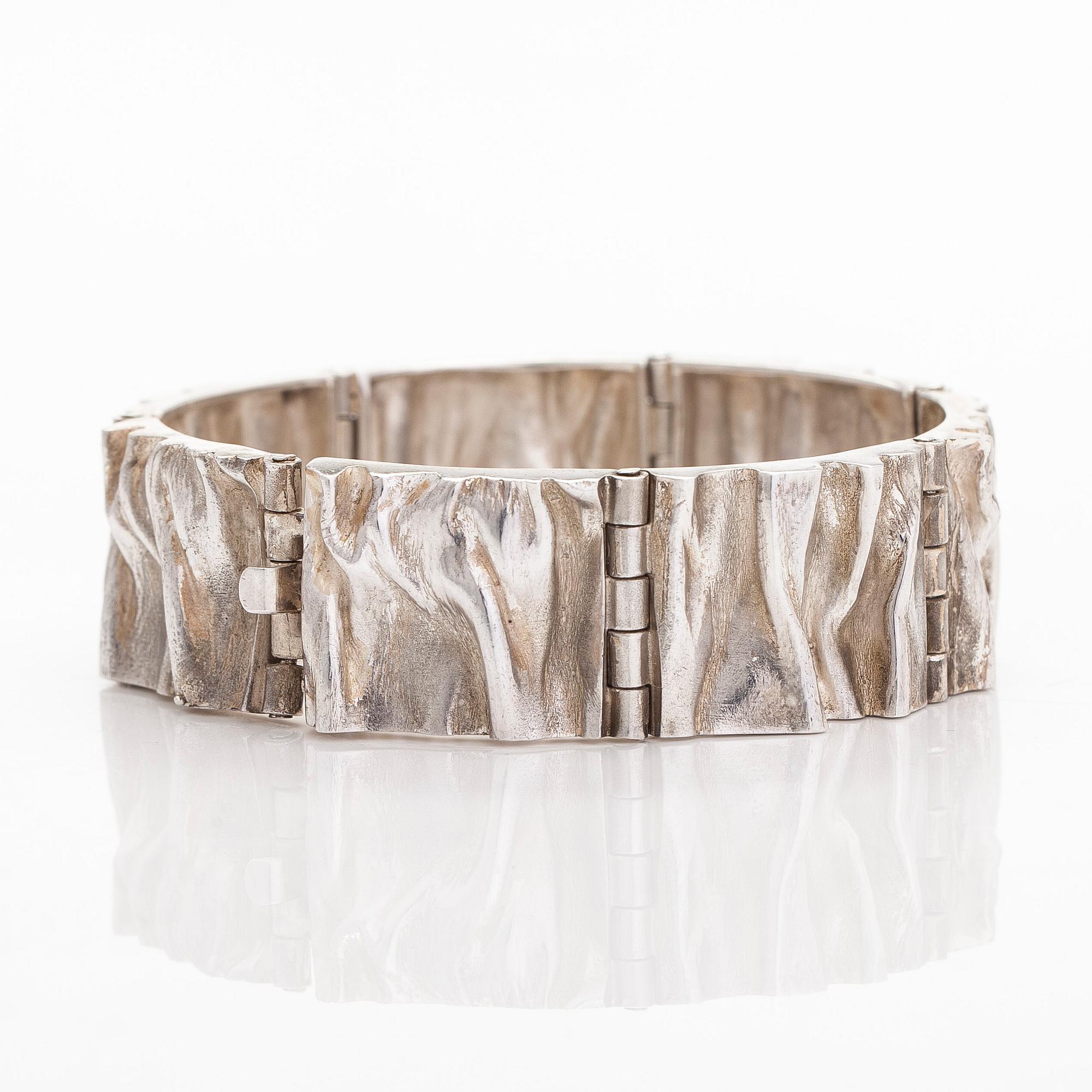 Matti Hyvärinen, armband, sterlingsilver, Sirokoru Oy 1973.