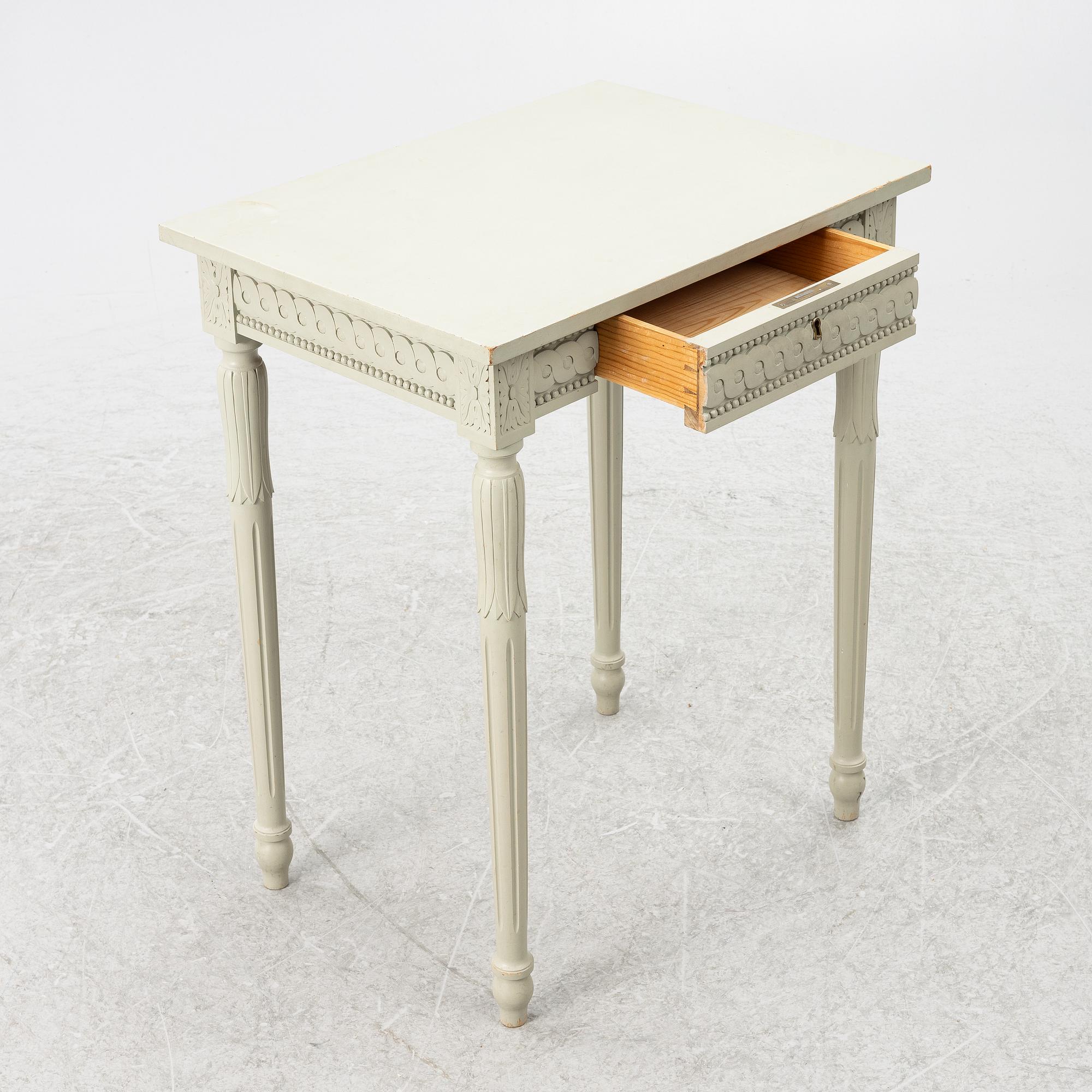 Sidobord, gustaviansk stil, tidigt 1900-tal.