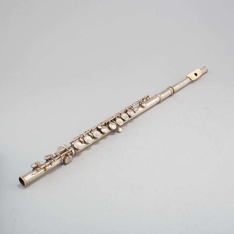 A 20th century flute, Martin Fréres, Paris.