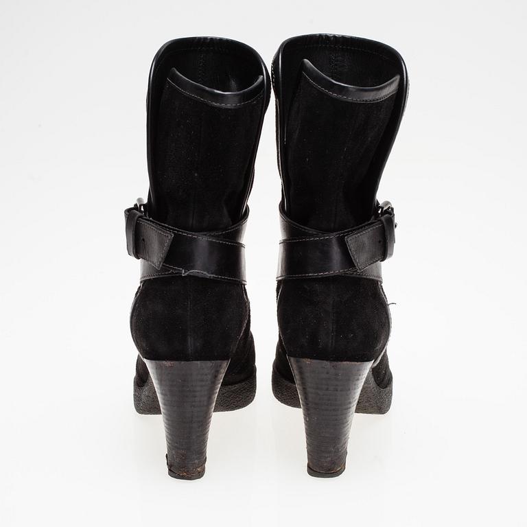 SKOR, Tod's.