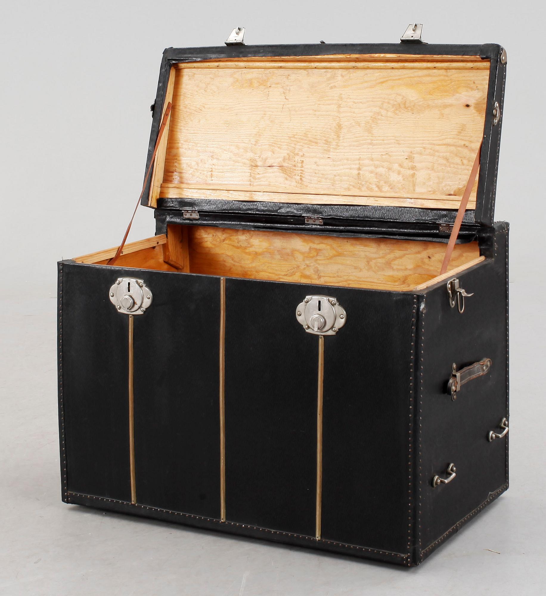 KOFFERT, 1900-talets första hälft.