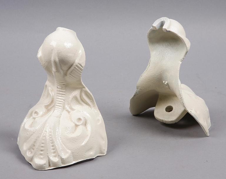 BADKARSFÖTTER, ett par. Gjutjärn.