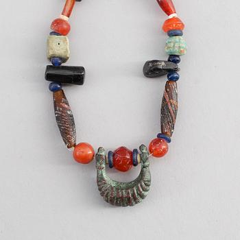 COLLIER, orientaliskt.