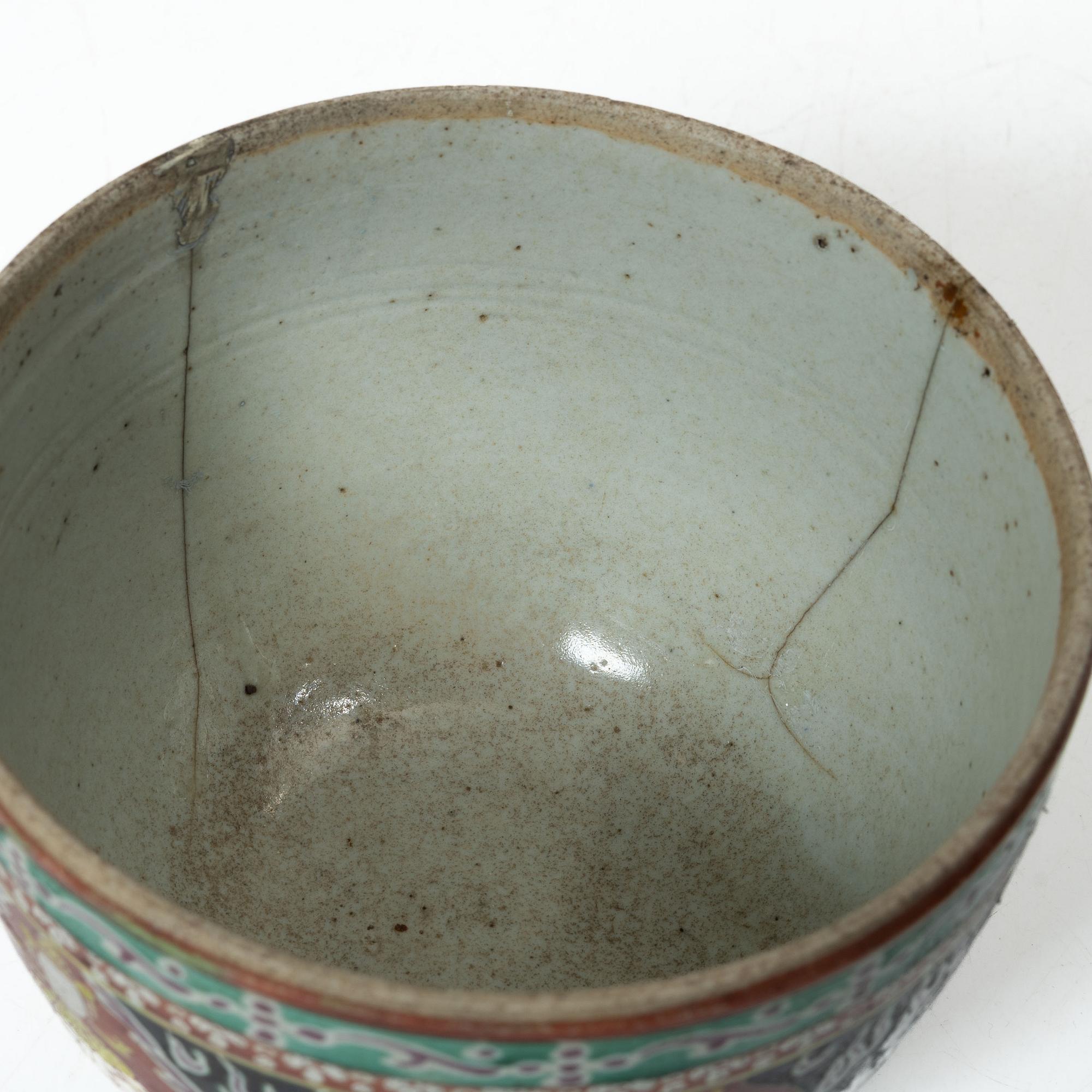 A Benjarong porcelain bowl with cover, Thailand, 19th century.