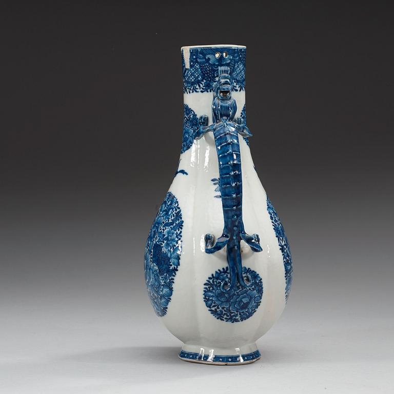 KANNA, porslin. Qing dynastin, Qianlong (1736-95).