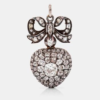 1124. HÄNGE/MEDALJONG, hjärtformat med gammalslipade diamanter, öppningsbart. Mittsten ca 1.00 ct. 1800-talets andra hälft.