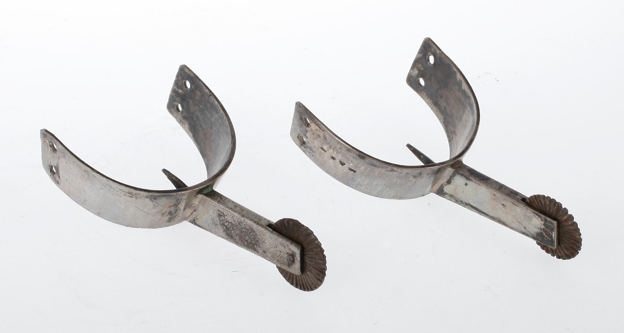 SPORRAR, ett par, silver, troligen, Olof Hofstedt, Örebro, 1851. Vikt ca 202g.