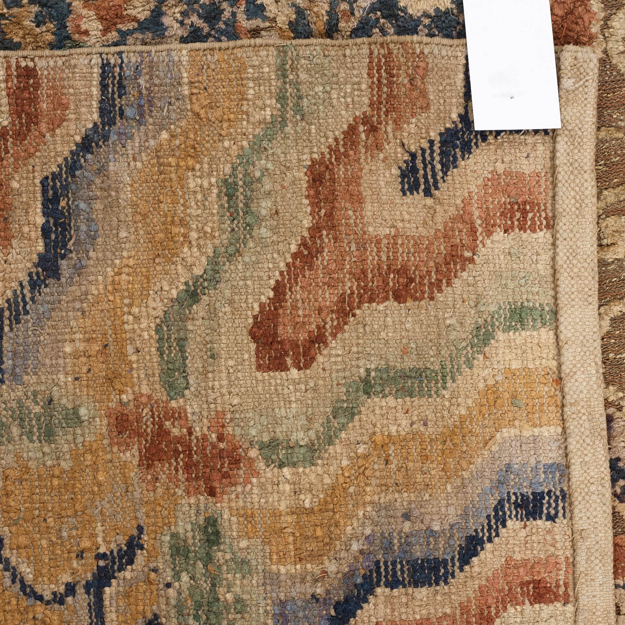 CARPET. Antique silk China relief. 256,5 x 158 cm. Late Qing dynasty (1644–1911).