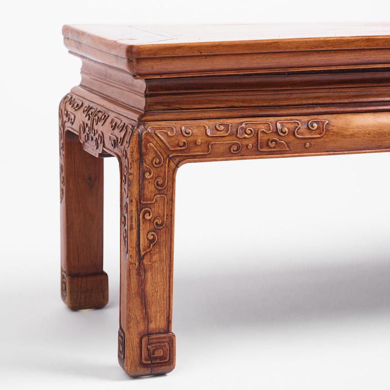 A huanghuali low table, Qing dynasty, 19th century.