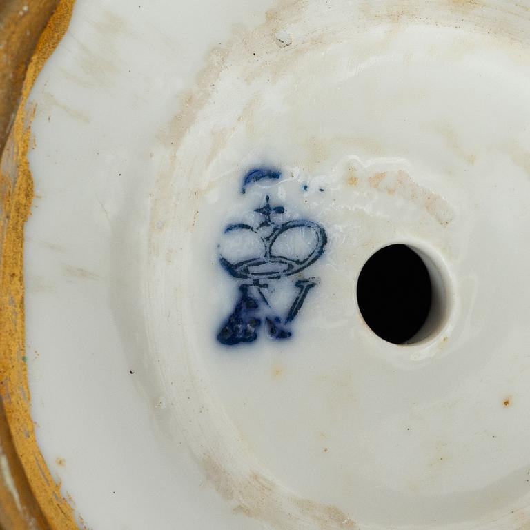 Table lamp, Ackermann & Fritze, Rudolstadt Volkstedt, Germany, early 20th century.