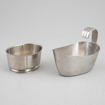 Eight stainless steal pieces to the 'Thebe' cutlry/dining service, Folke Arström, Gense, 1950's/60's.