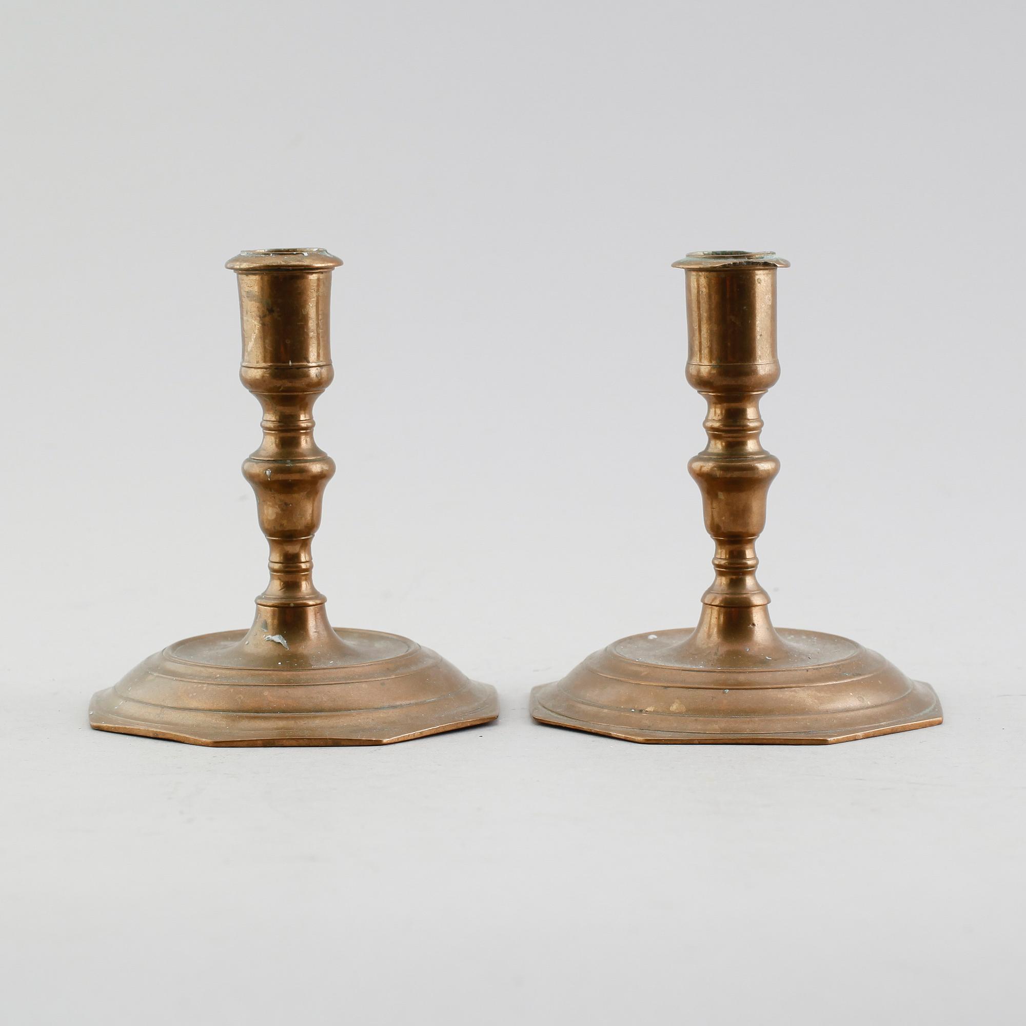 LJUSSTAKAR, 1 par, mässing, 1700-tal.