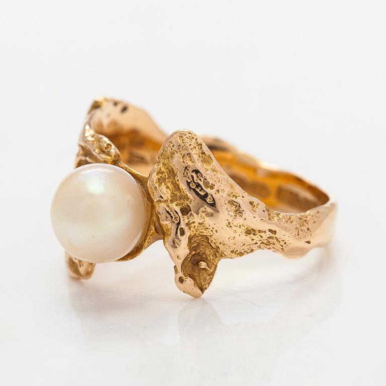 Björn Weckström, a 14K gold ring with a cultured pearl for Lapponia 1971.