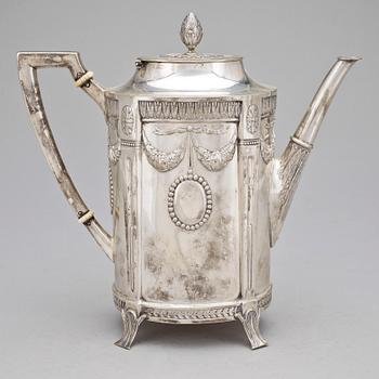 KAFFEKANNA, silver, C G Hallberg, Stockholm, 1915. Vikt 665 g.