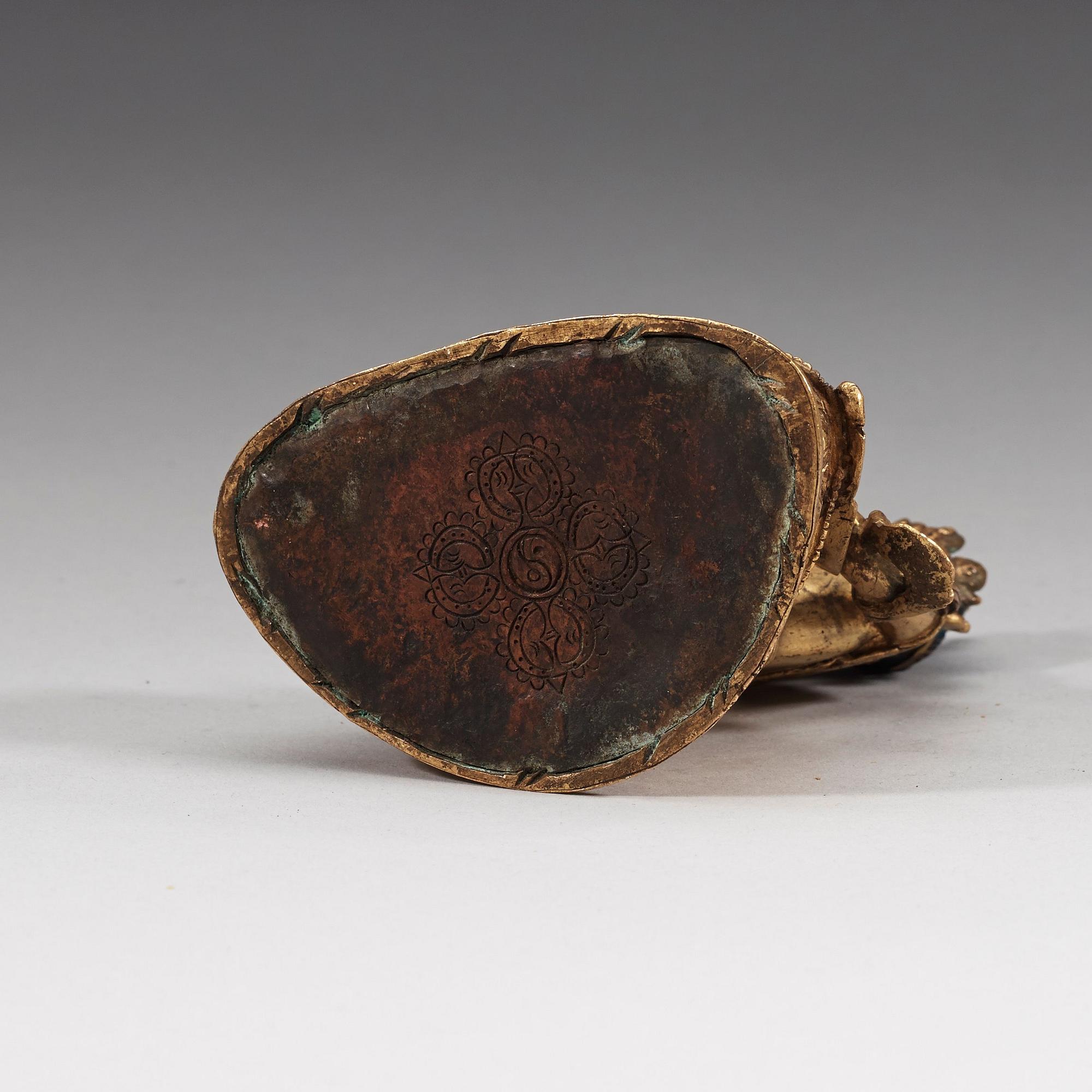 AMITAYUS, förgylld brons. Sinotibetansk, 1700-tal.