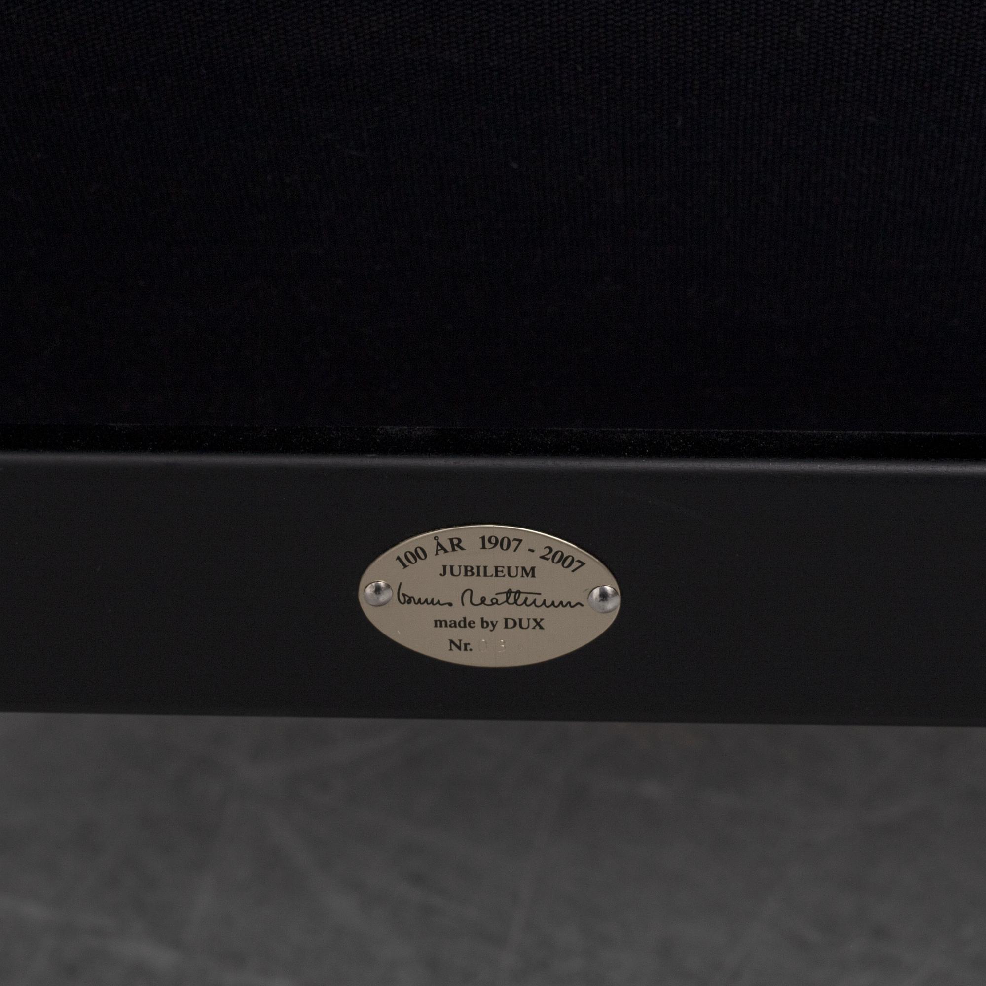 Bruno Mathsson, fåtölj med fotpall, "Ingrid", DUX. Jubileumsutgåva 2007. Plakettmärkta.