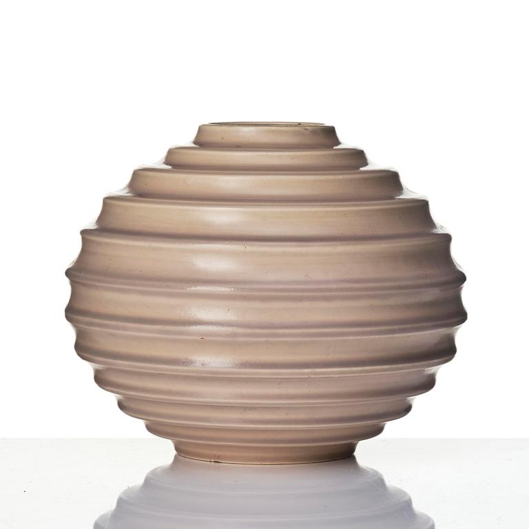 Ewald Dahlskog, a spherical faience vase, model D9/1, Bo Fajans, Gävle, 1930-43.