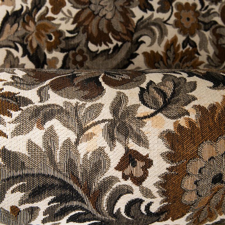 Kurt Hvitsjö, a mid-20th century sofa for Isku.