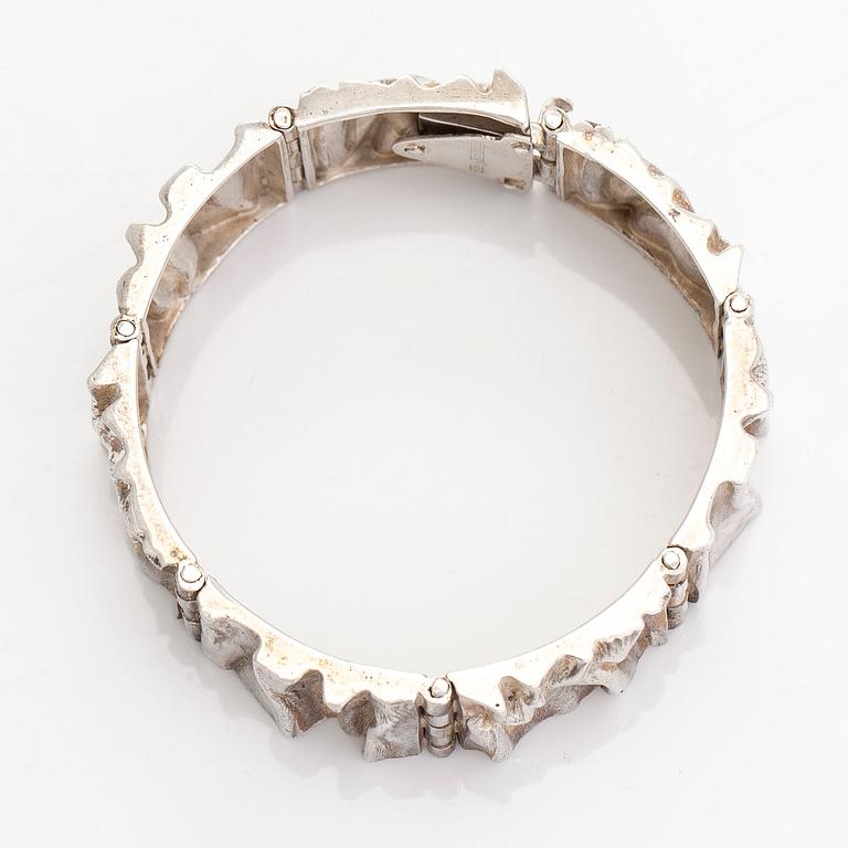 Matti Hyvärinen, armband, sterlingsilver, Sirokoru Oy 1973.