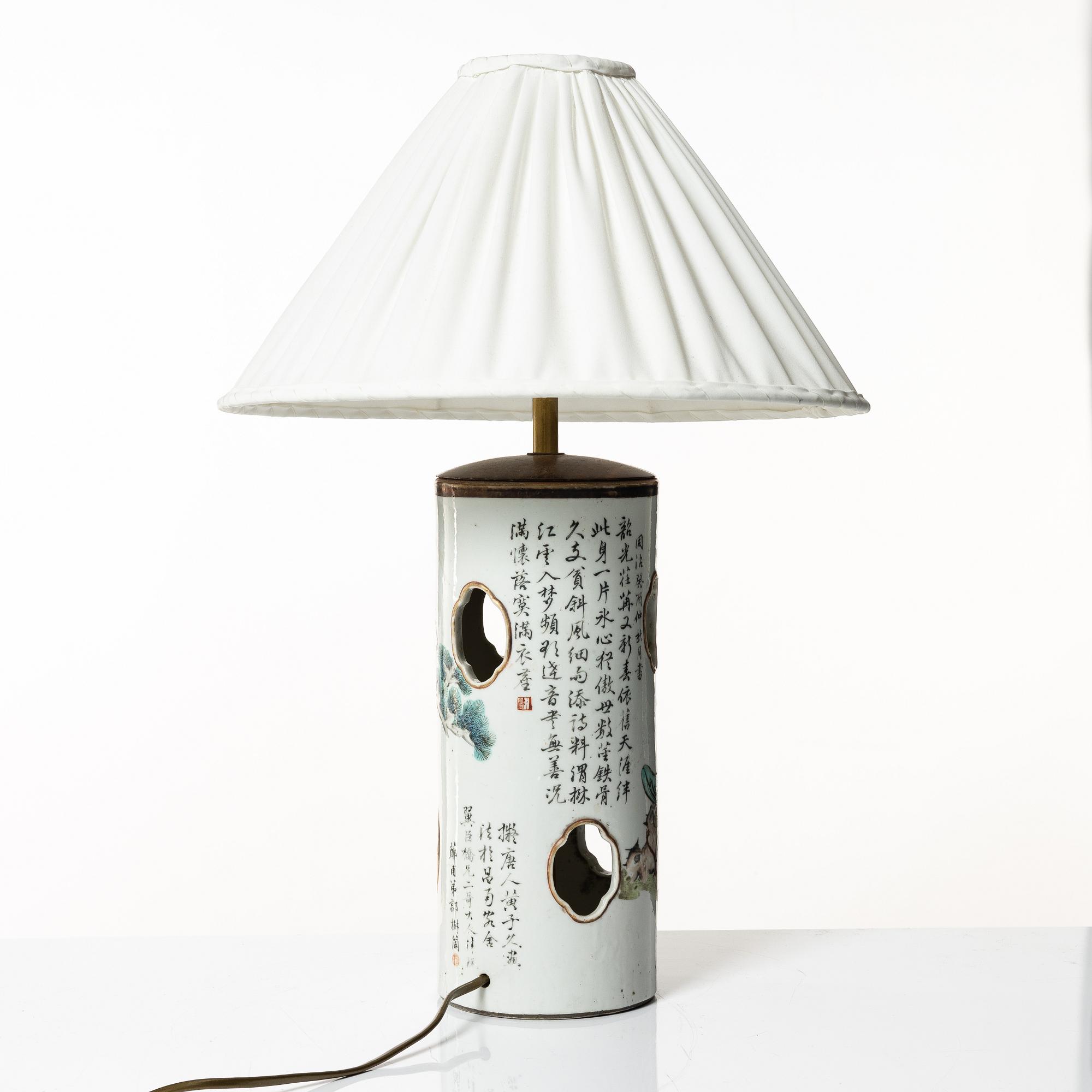 A Chinese porcelain hatstand / table lamp, 20th century.