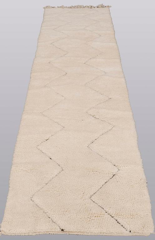 A Moroccan runner carpet, 290 x 70 cm.