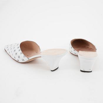 Chanel, SKOR, ett par slip-in, Chanel.