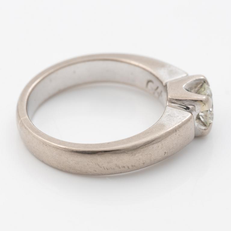 Ring, 18K white gold, with a brilliant-cut diamond of 0.56 ct according to engraving.