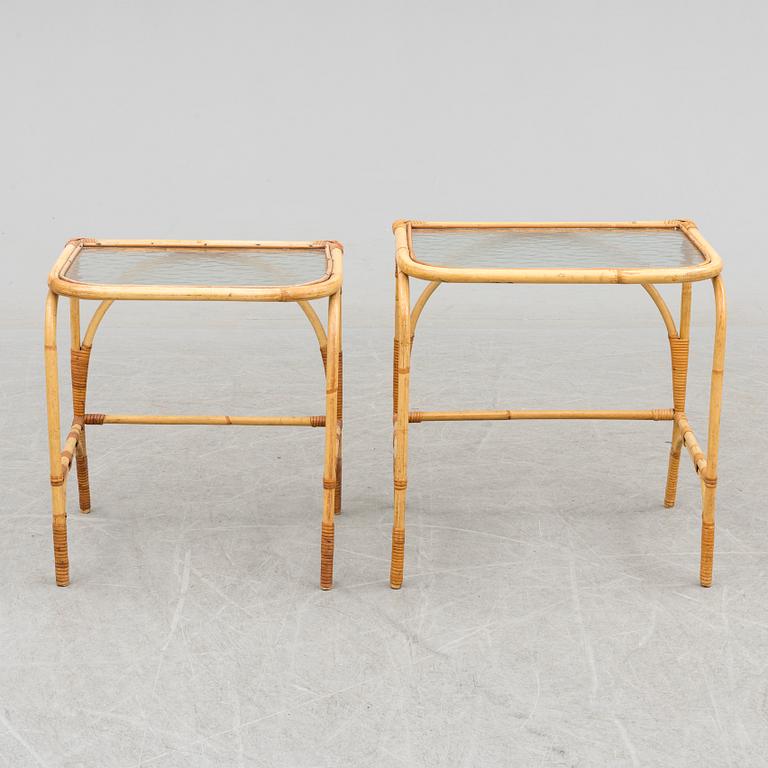 A two pcs nesting table, mid 20th century.