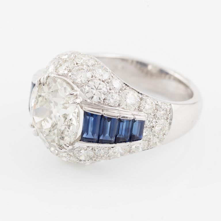 A ring 18K white gold set with an old-cut diamond.