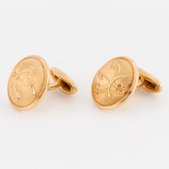 A pair of 18K gold cufflinks.