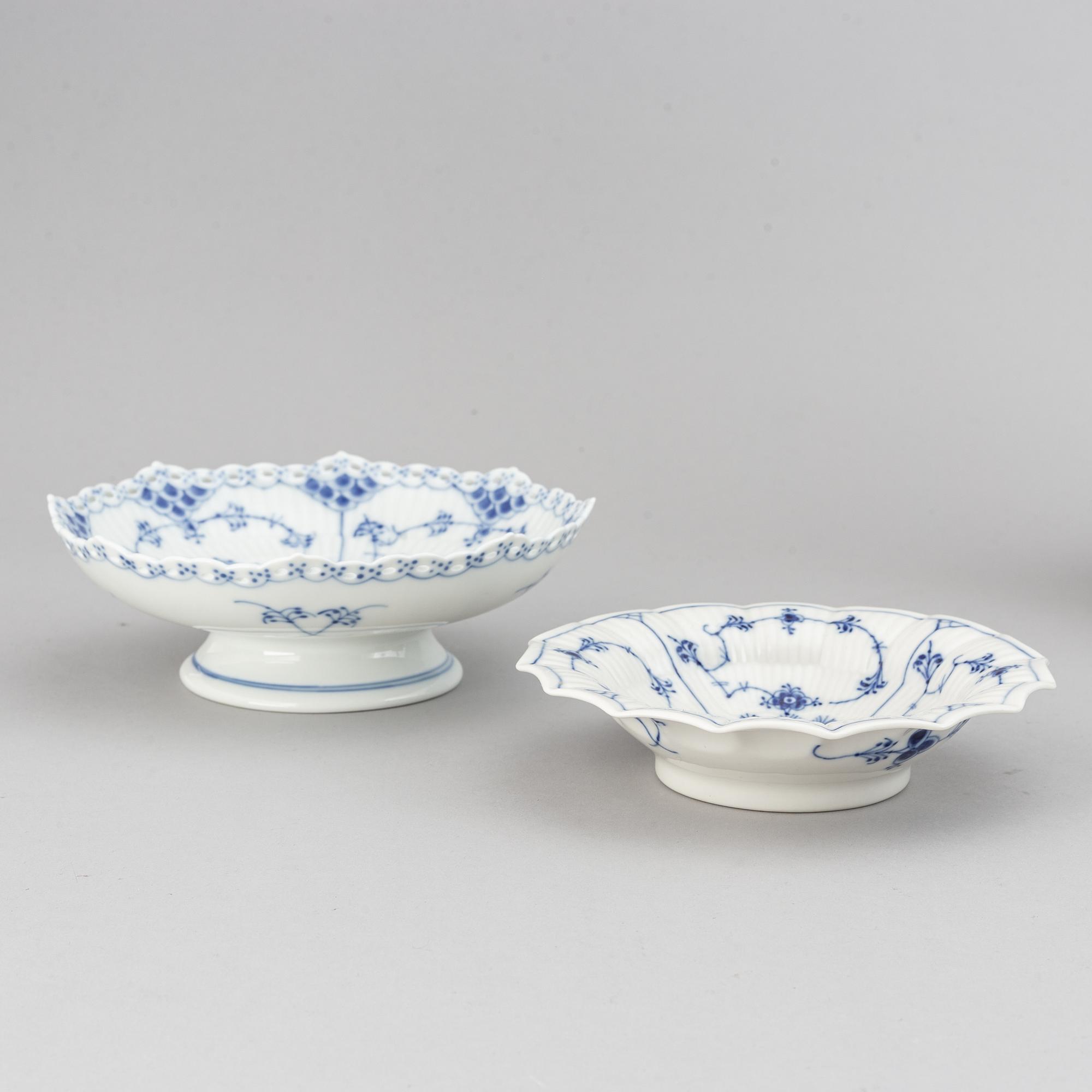 Royal Copenhagen, a part 'Musselmalet' coffee and tea service, Denmark (57 pieces).