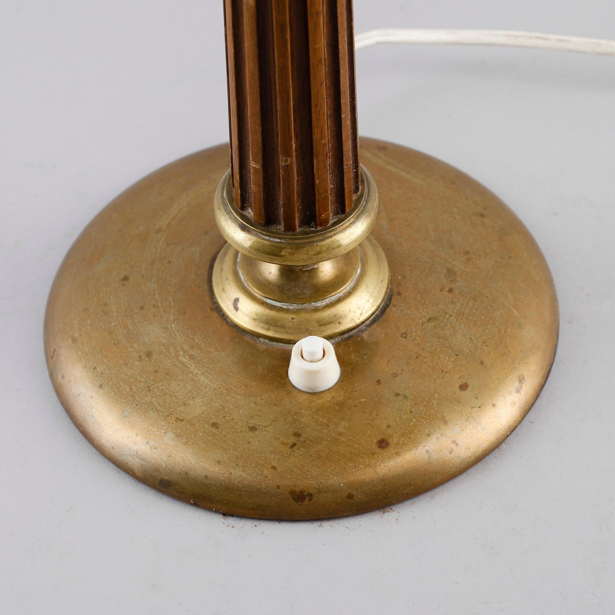 BORDSLAMPA, trä och mässing, 1900-talets mitt.