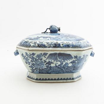 Terrin med lock Kina Qianlong (1736-95) porslin.