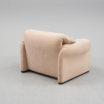 A 1970s Vico Magistretti "Maralunga" armchair from Cassina.