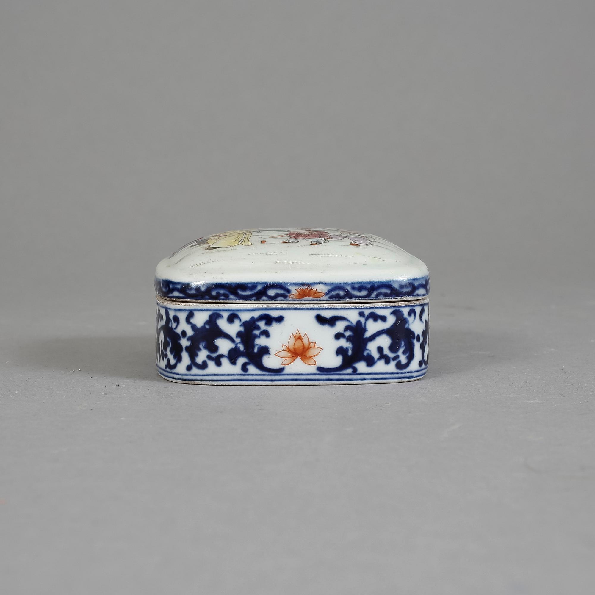 ASK med LOCK, porslin. Kina, 1900-tal.