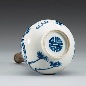 VAS, porslin. Qing dynastin.