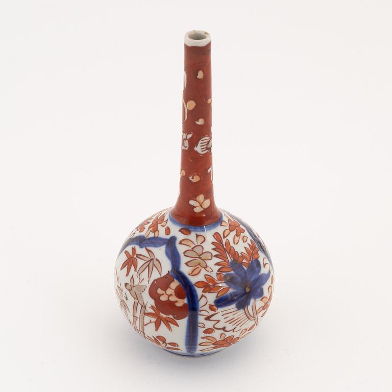 A Japanese imari water sprinkler, 20th century.