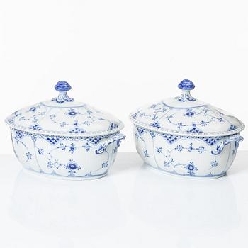 Royal Copenhagen, terriner med lock, ett par, "Musselmalet Helblonde", Danmark, 1979-83.