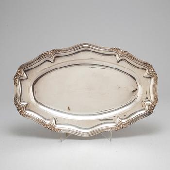 A French late 19th century silver dish. 950/1000. Louis XV-style.