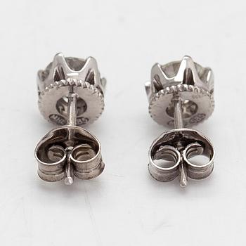Örhängen, 14K vitguld, med briljantslipade diamanter tot. ca 1.00 ct. Mikko Laine, Åbo.