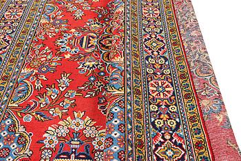 A Golpaygan carpet, c. 320 x 210 cm.
