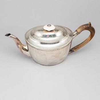 A Georgian silver teapot, London, England, 1799.