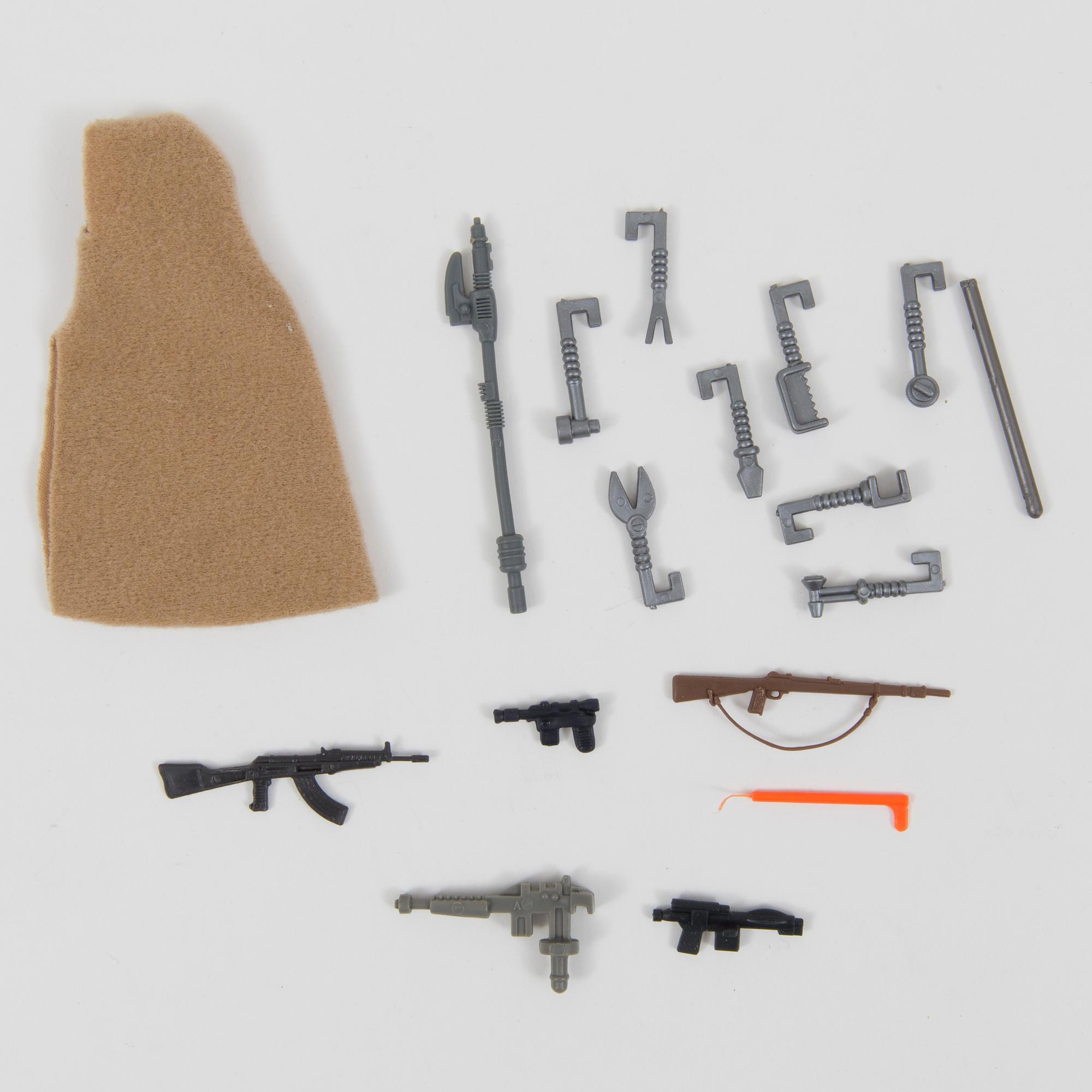 A lot of 27 Star Wars action figures and vehicles by Kenner 1970/80s.