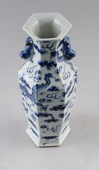 VAS, porslin, Kina, sannolikt 1800-tal.