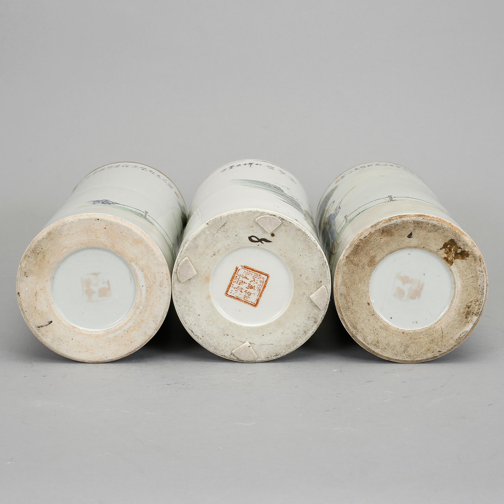 PENSELVASER, 2+1 st, porslin, Kina, 1900-tal.