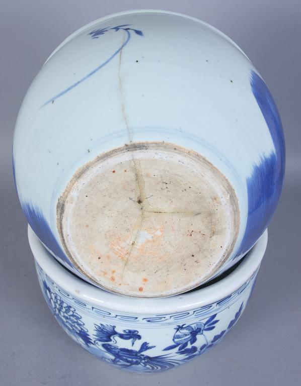 YTTERFODER, 2 st, porslin, Kina, 1800-tal.